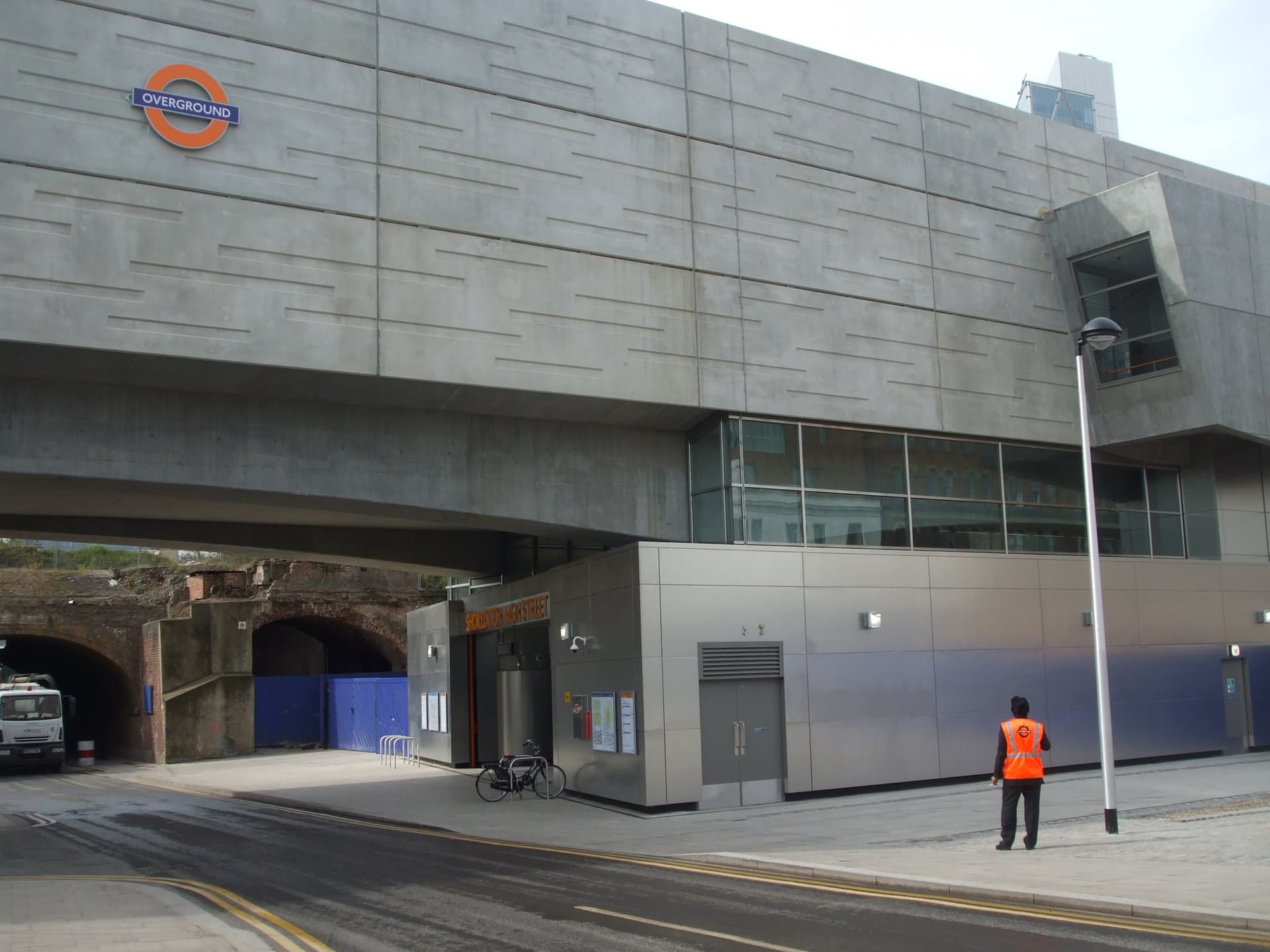 Shoreditch High Street stn entrance April2010